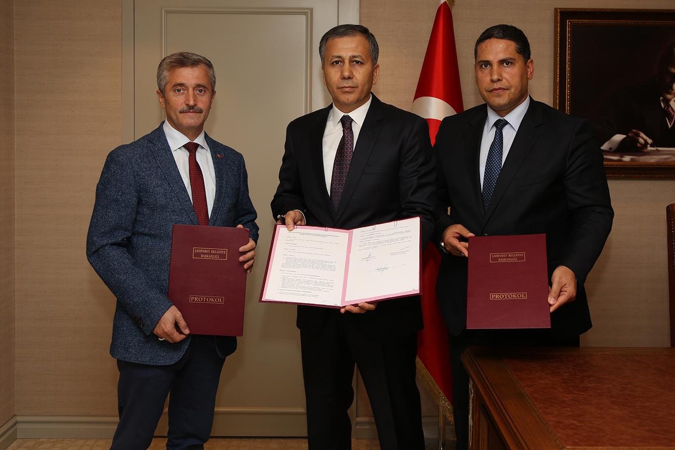 Çiftçilere tohumluk buğday ve gübre desteği Çiftçilere tohumluk buğday ve gübre desteği